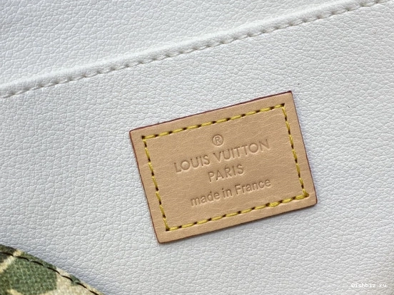 WIS COSMETIC POUCH Louis Vuitton 1113